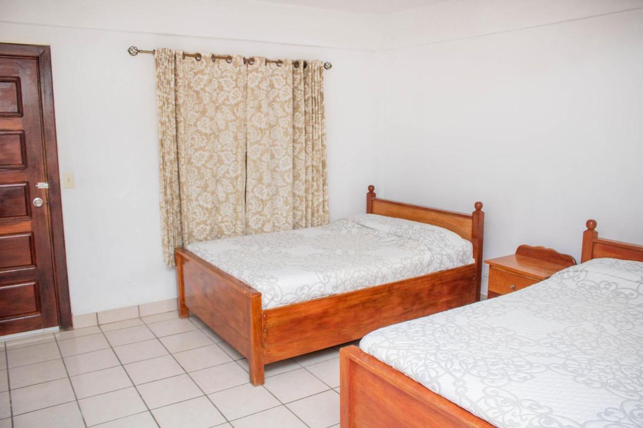 Las Palmas Hotel Corozal Town Esterno foto