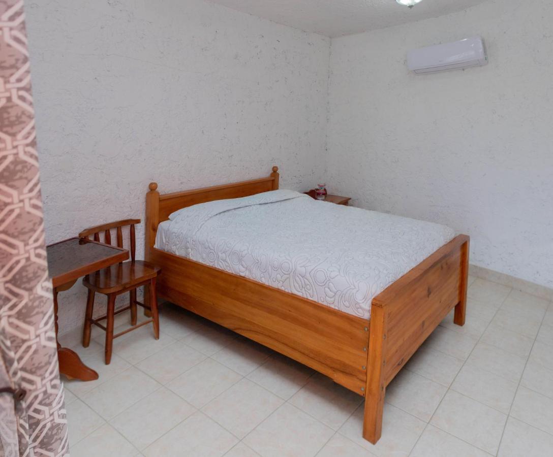 Las Palmas Hotel Corozal Town Esterno foto