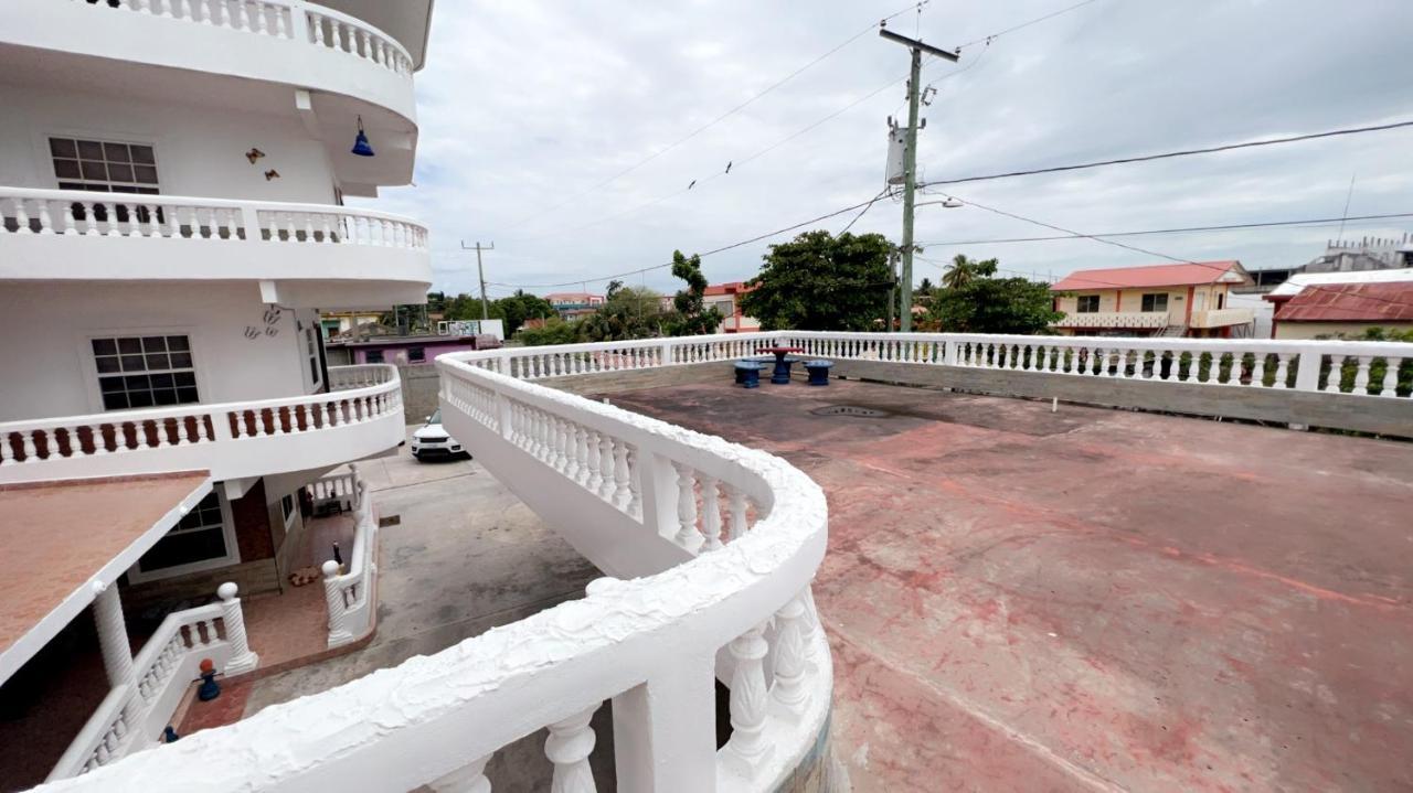 Las Palmas Hotel Corozal Town Esterno foto