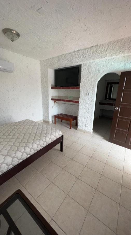Las Palmas Hotel Corozal Town Esterno foto