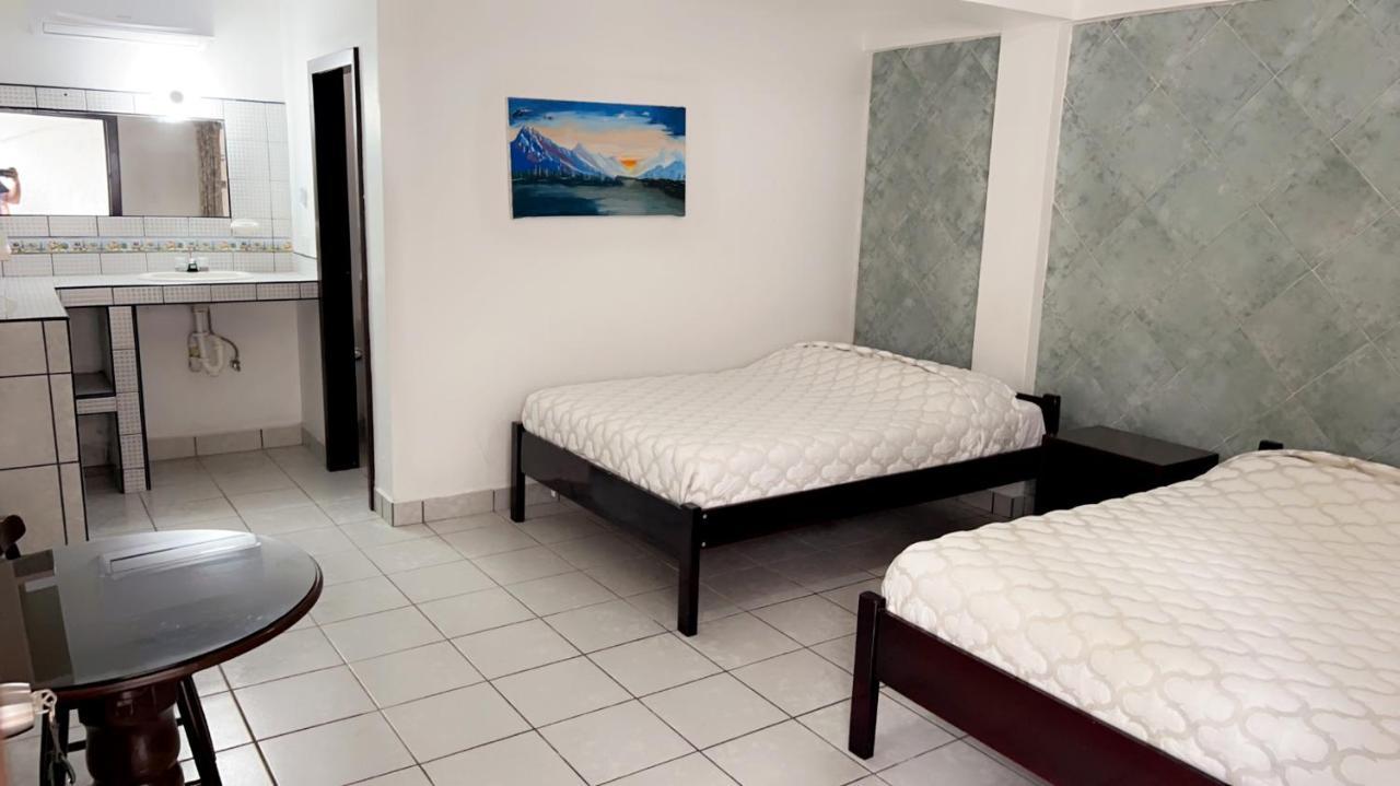 Las Palmas Hotel Corozal Town Esterno foto
