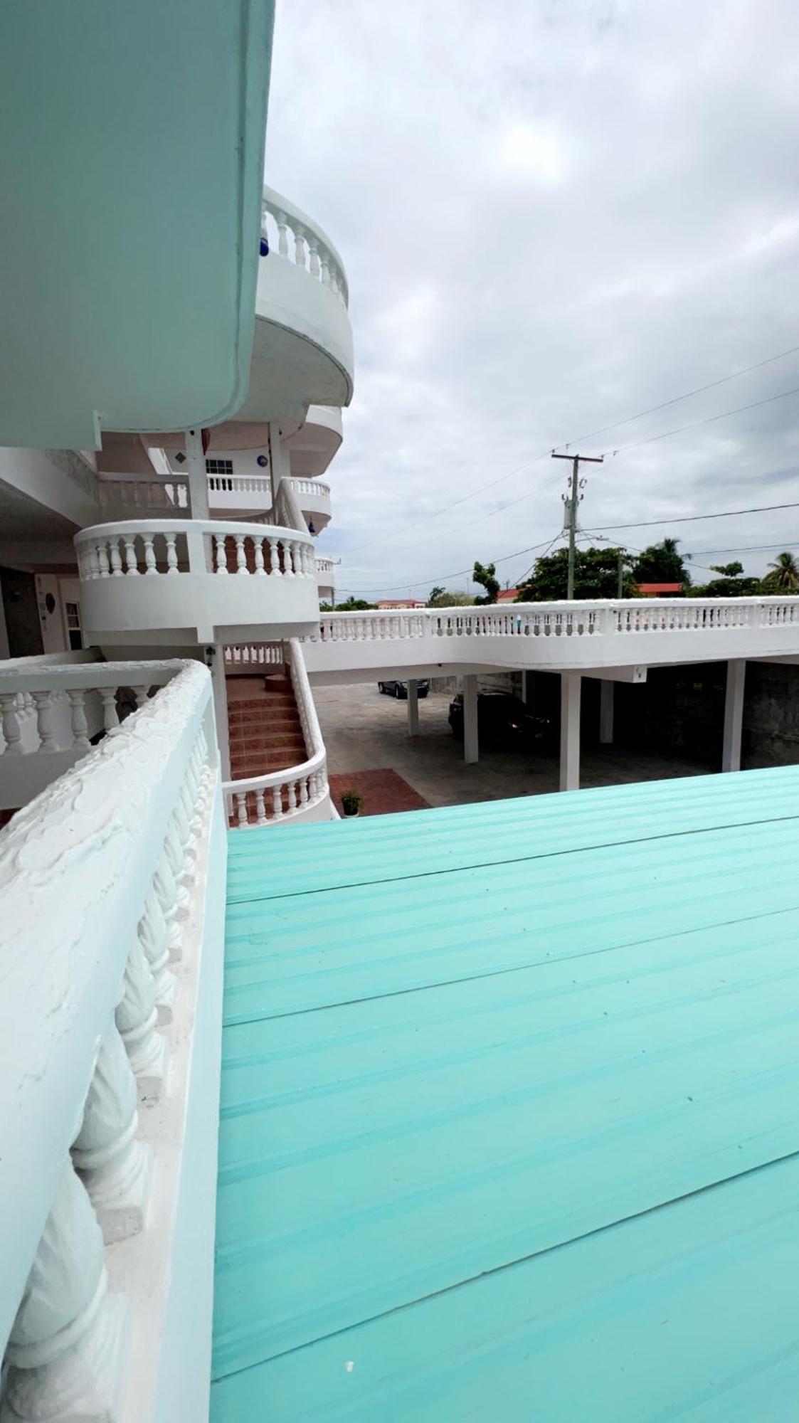 Las Palmas Hotel Corozal Town Esterno foto