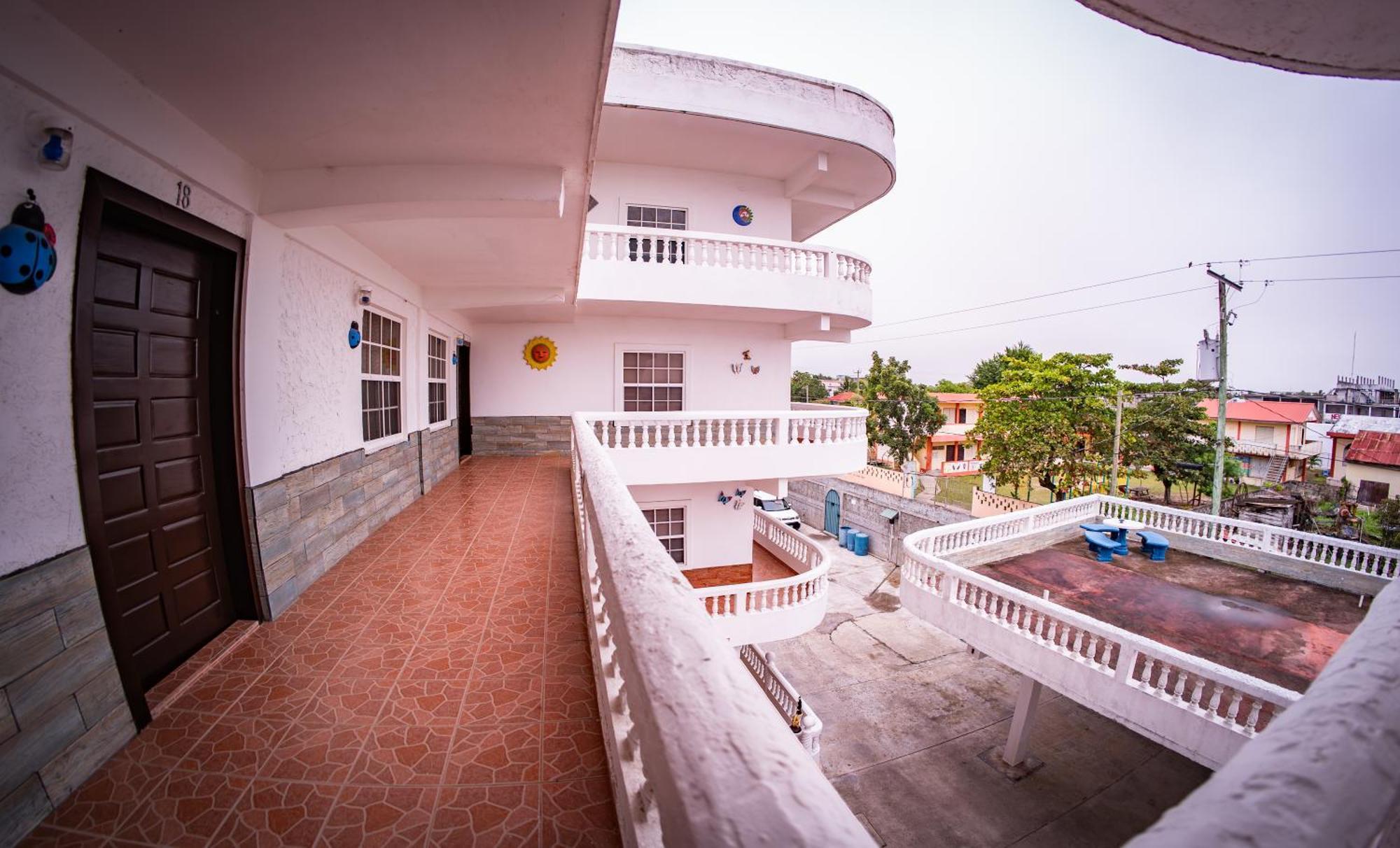 Las Palmas Hotel Corozal Town Esterno foto