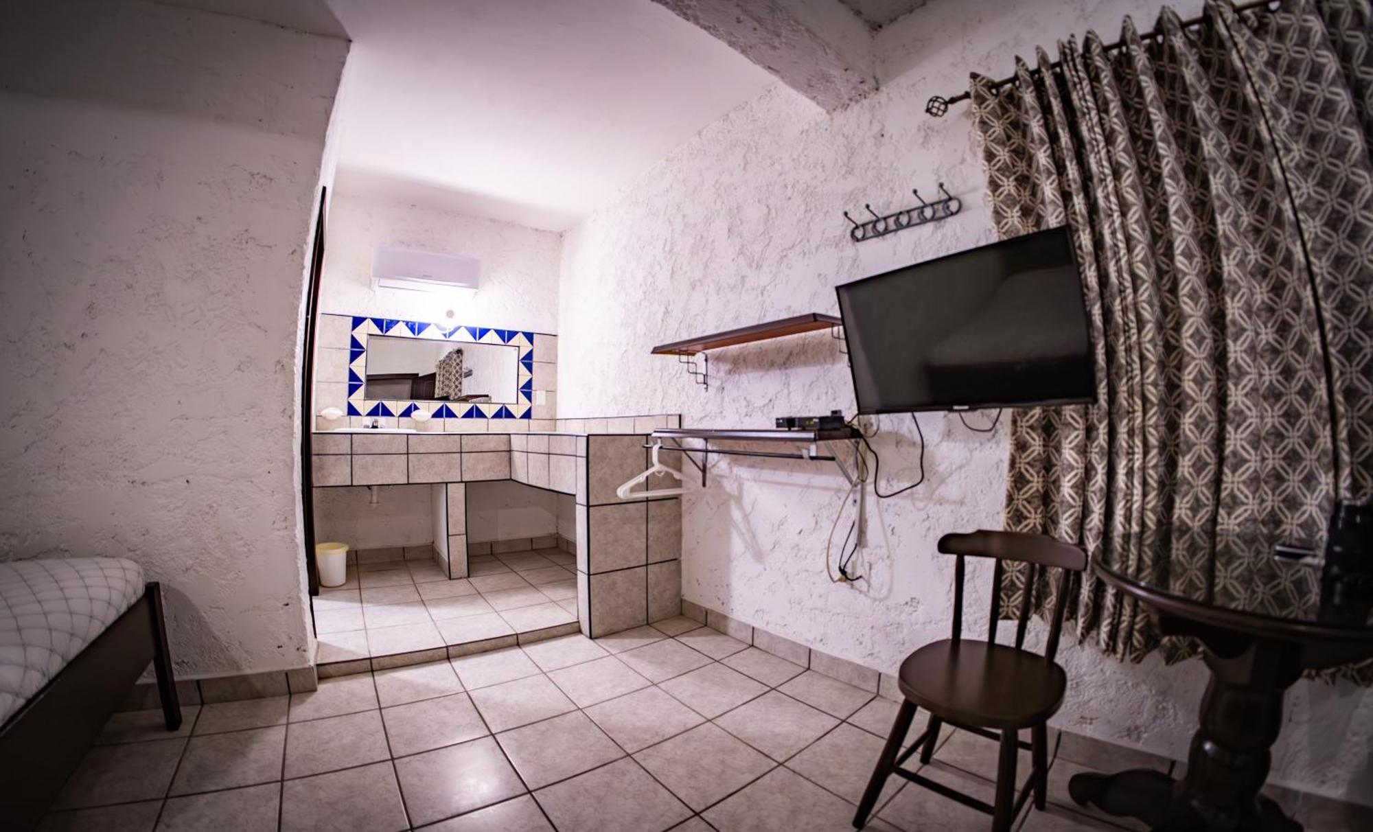 Las Palmas Hotel Corozal Town Esterno foto