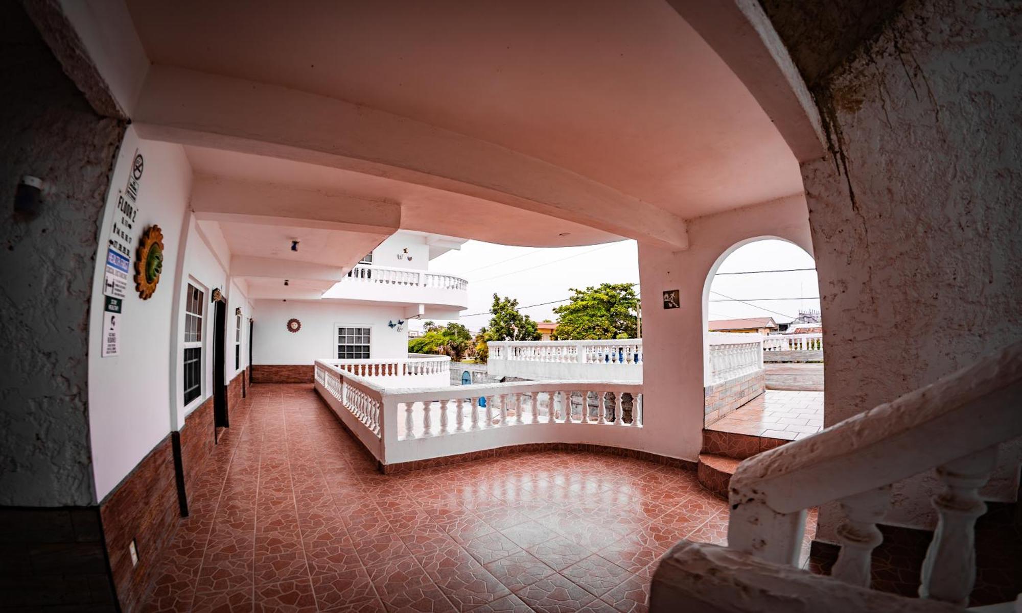Las Palmas Hotel Corozal Town Esterno foto