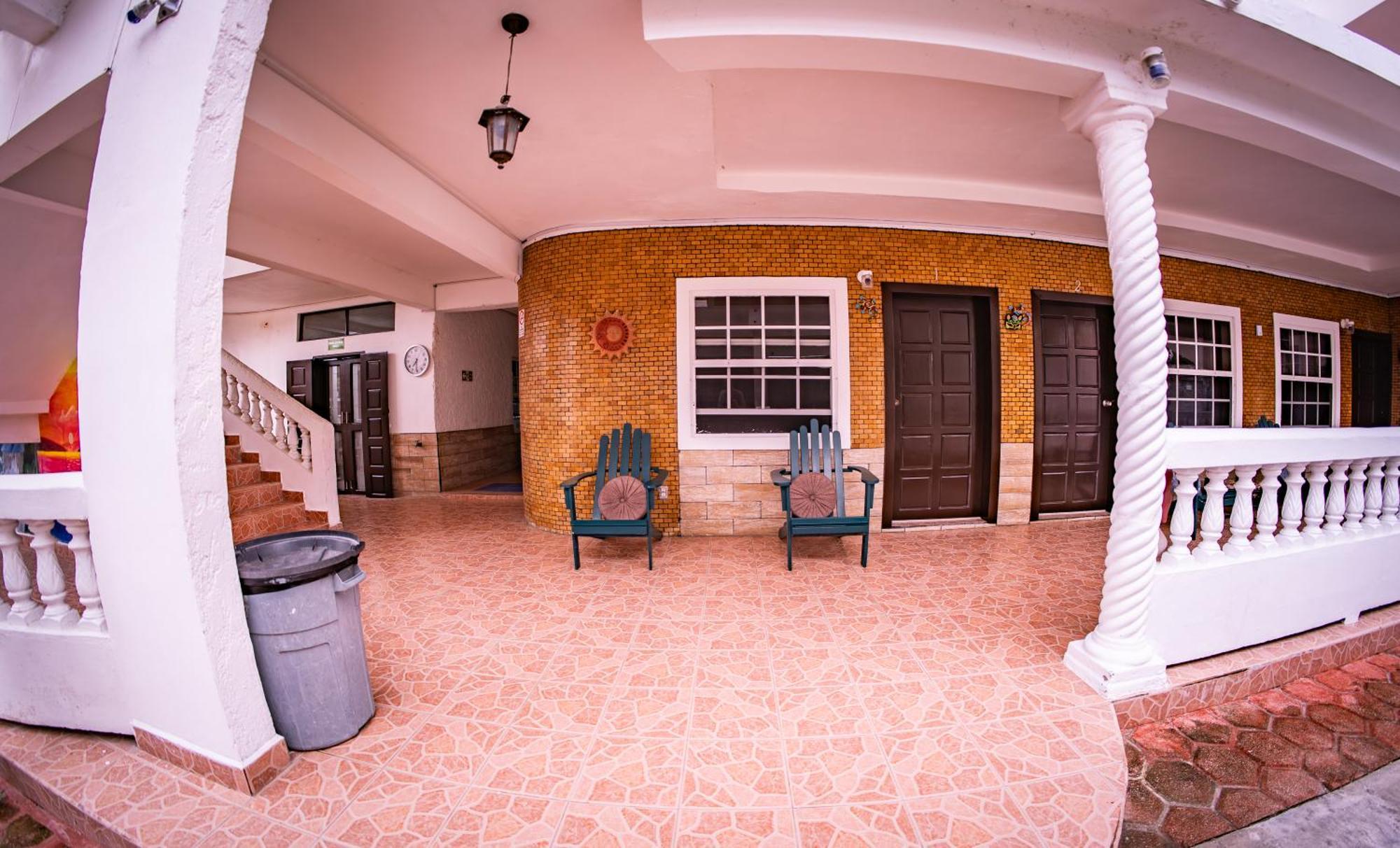 Las Palmas Hotel Corozal Town Esterno foto