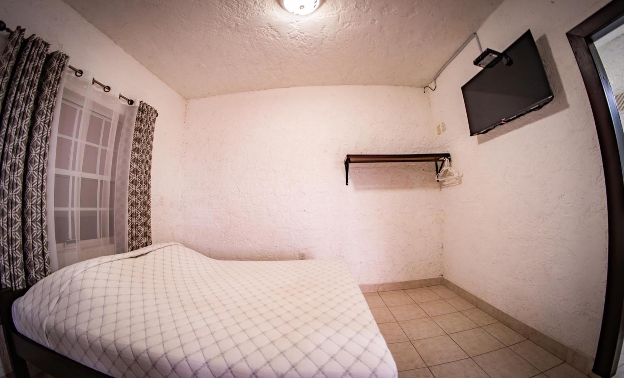 Las Palmas Hotel Corozal Town Esterno foto
